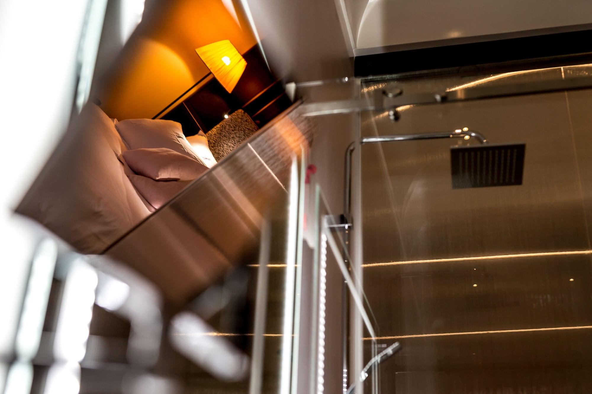 Hotel The Haven Roma מראה חיצוני תמונה A shower in a train