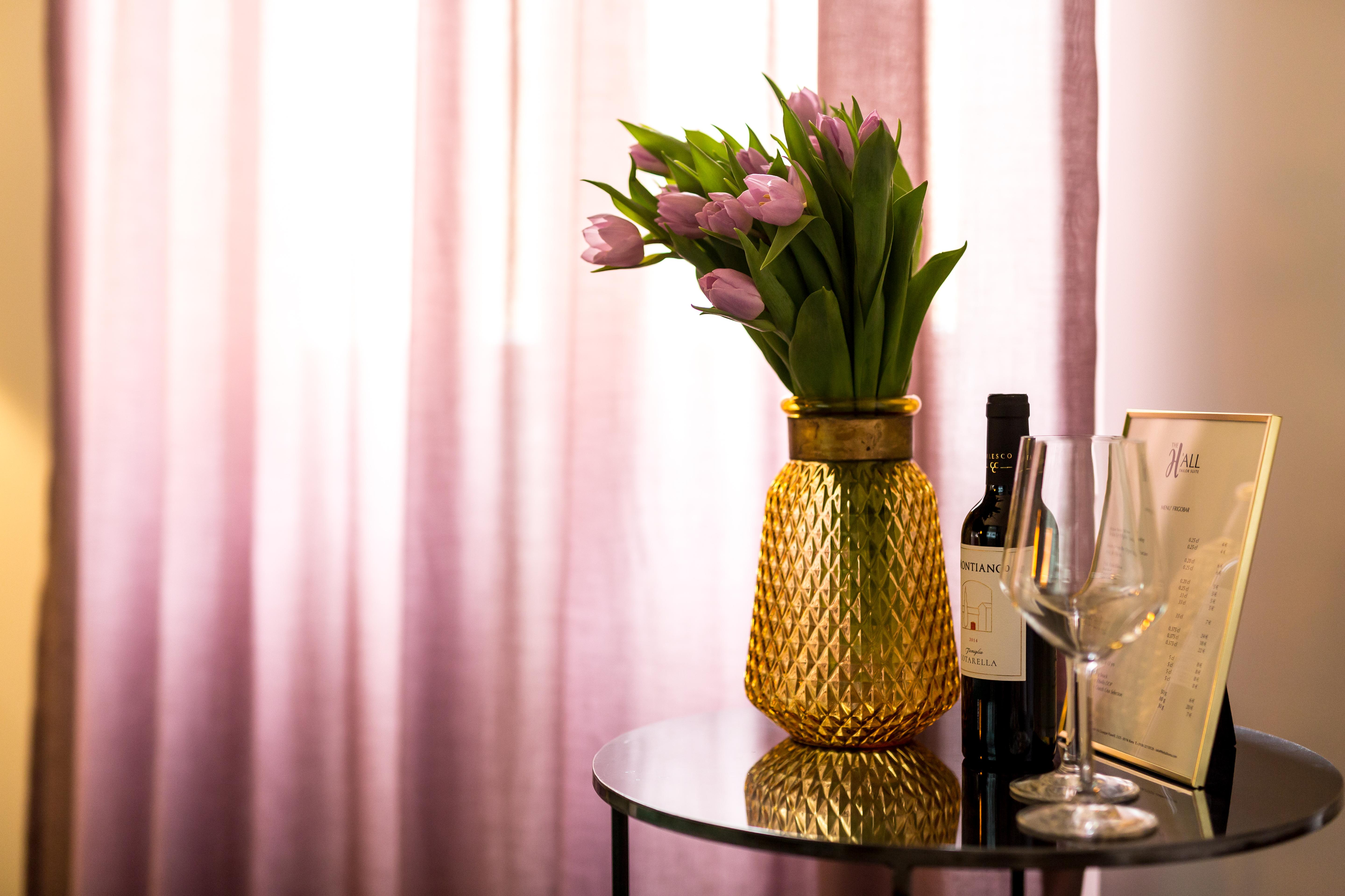 Hotel The Haven Roma מראה חיצוני תמונה A vase of flowers