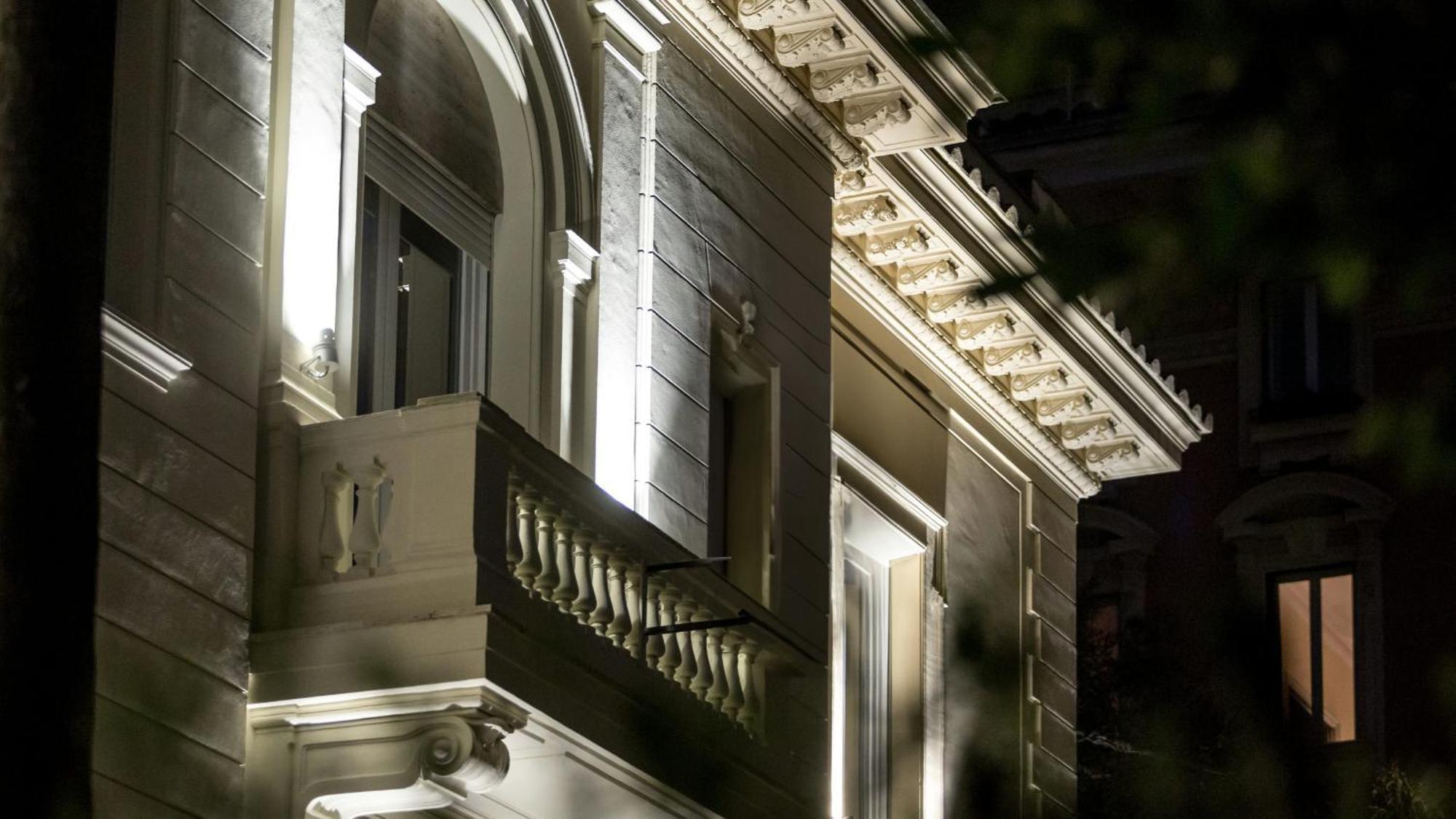 Hotel The Haven Roma מראה חיצוני תמונה The facade of the house at night